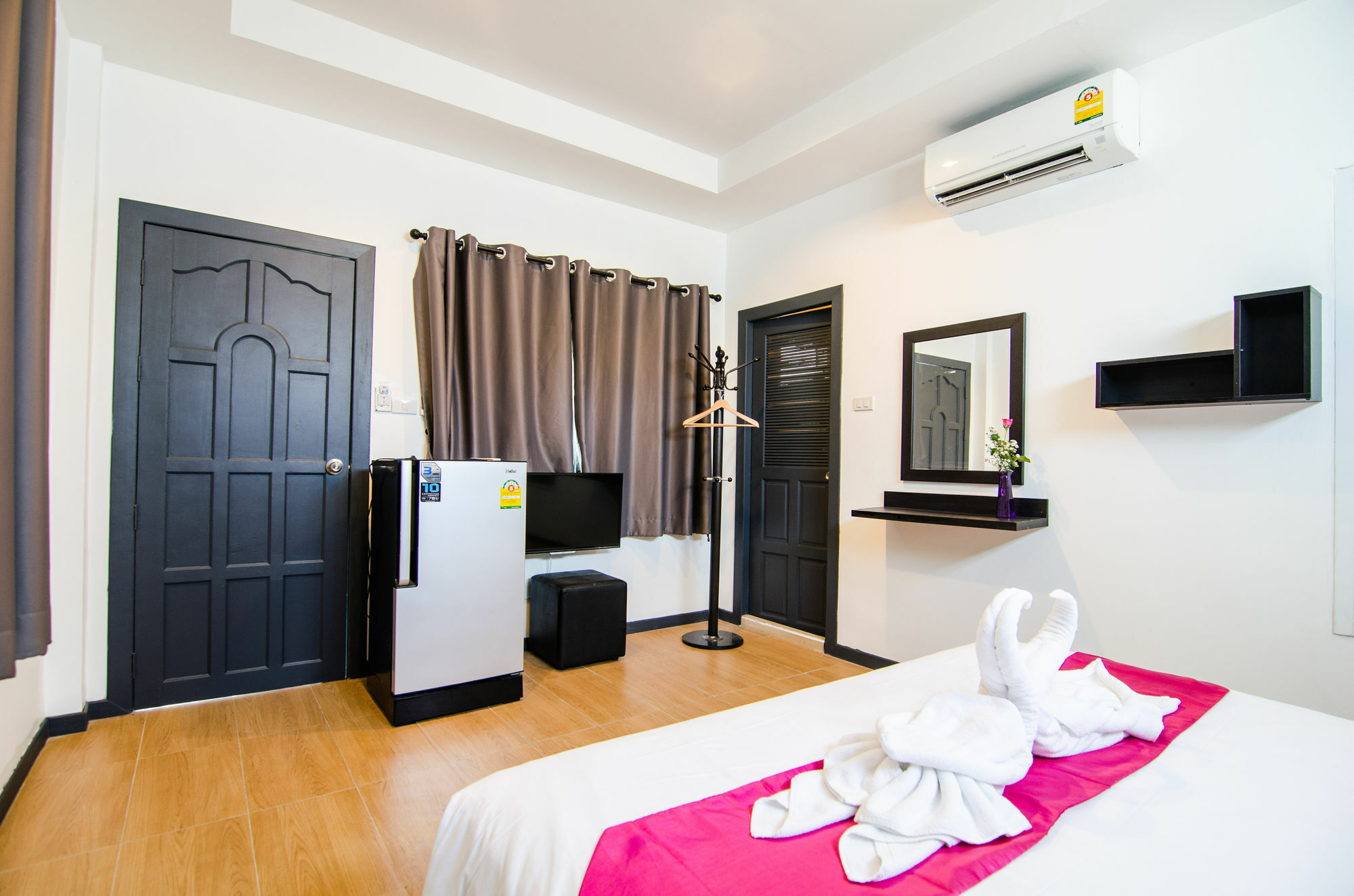 Colora Hotel Patong Phuket Exterior photo