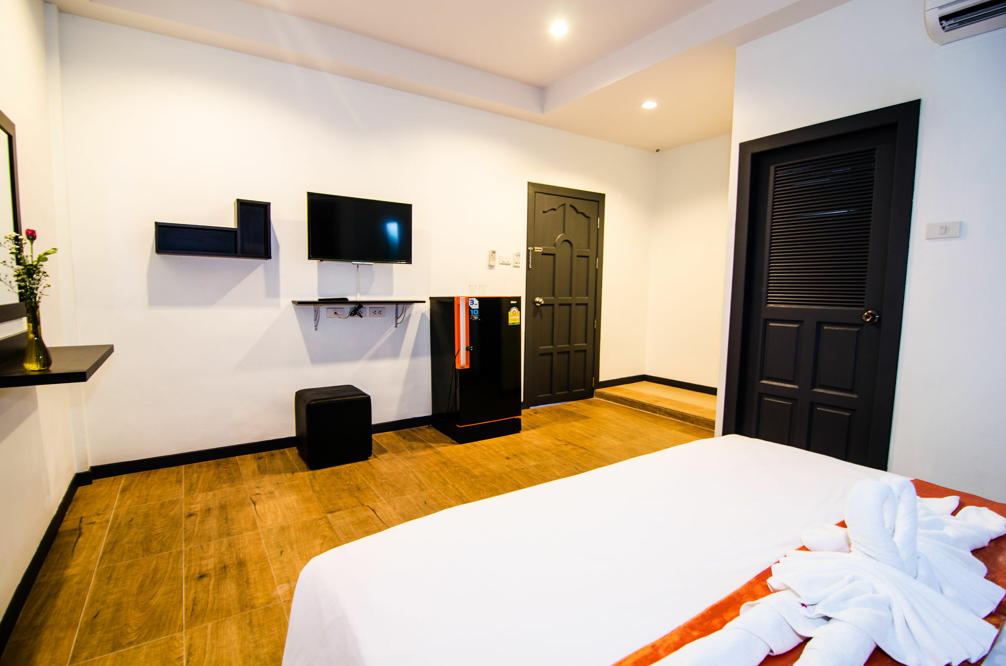 Colora Hotel Patong Phuket Exterior photo