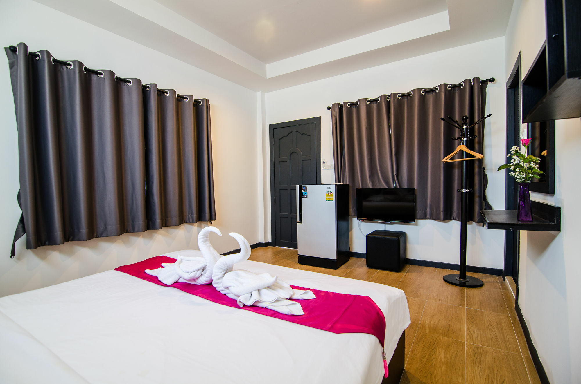 Colora Hotel Patong Phuket Exterior photo